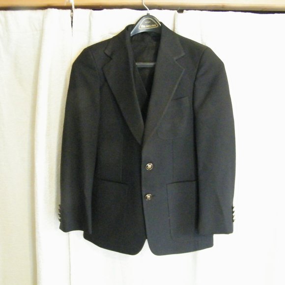 Fioravanti Suit Jacket and Vest in Like New Condition size appears to be 34 R